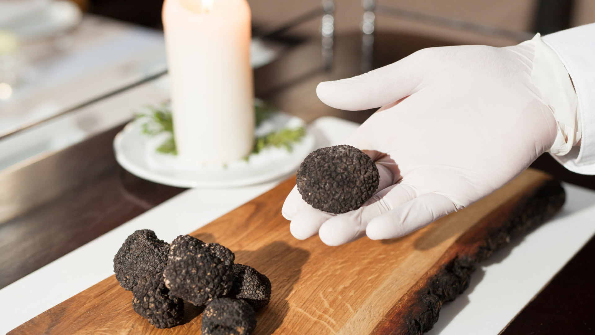 Préparer un repas de Noël raffiné avec des truffes fraîches en vedette